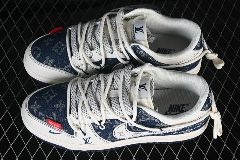 All Categories Nk SB Dunk Series Nk SB Dunk Low High-end Customized Low-top Shoes Nike SB Dunk Low Denim Presbyopia Straps High-end Customized Low-top Casual Shoes YX5066-397